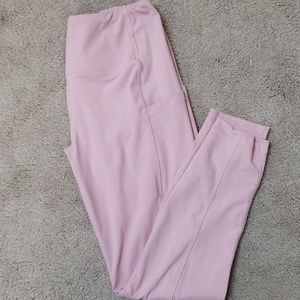 Light pink leggings with side pockets